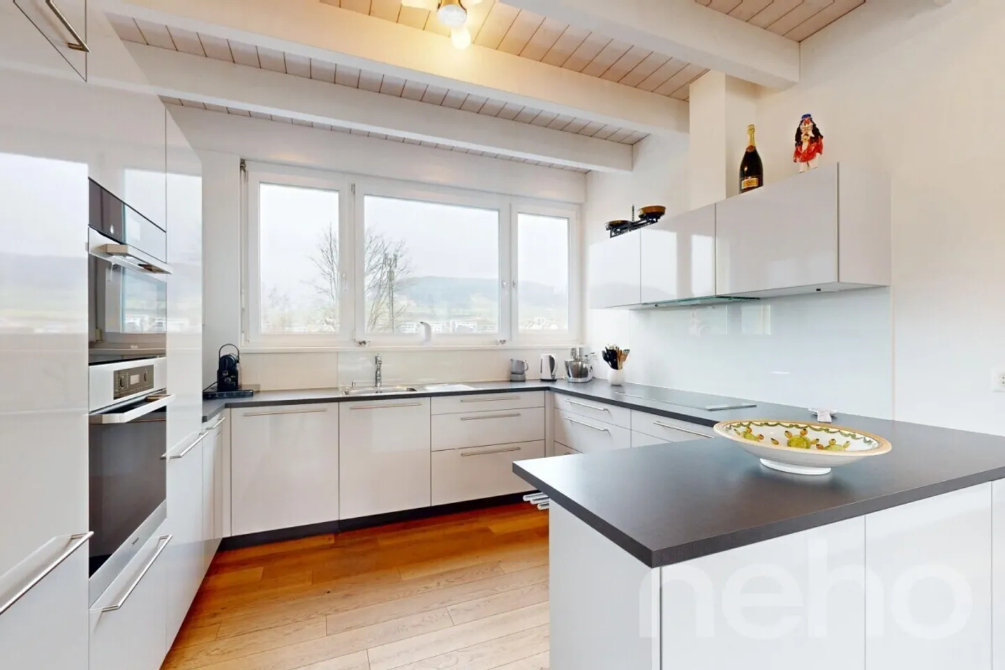 Maison individuelle avec atelier, système photovoltaïque et grand potentiel commercial - Photo 9 sur 13