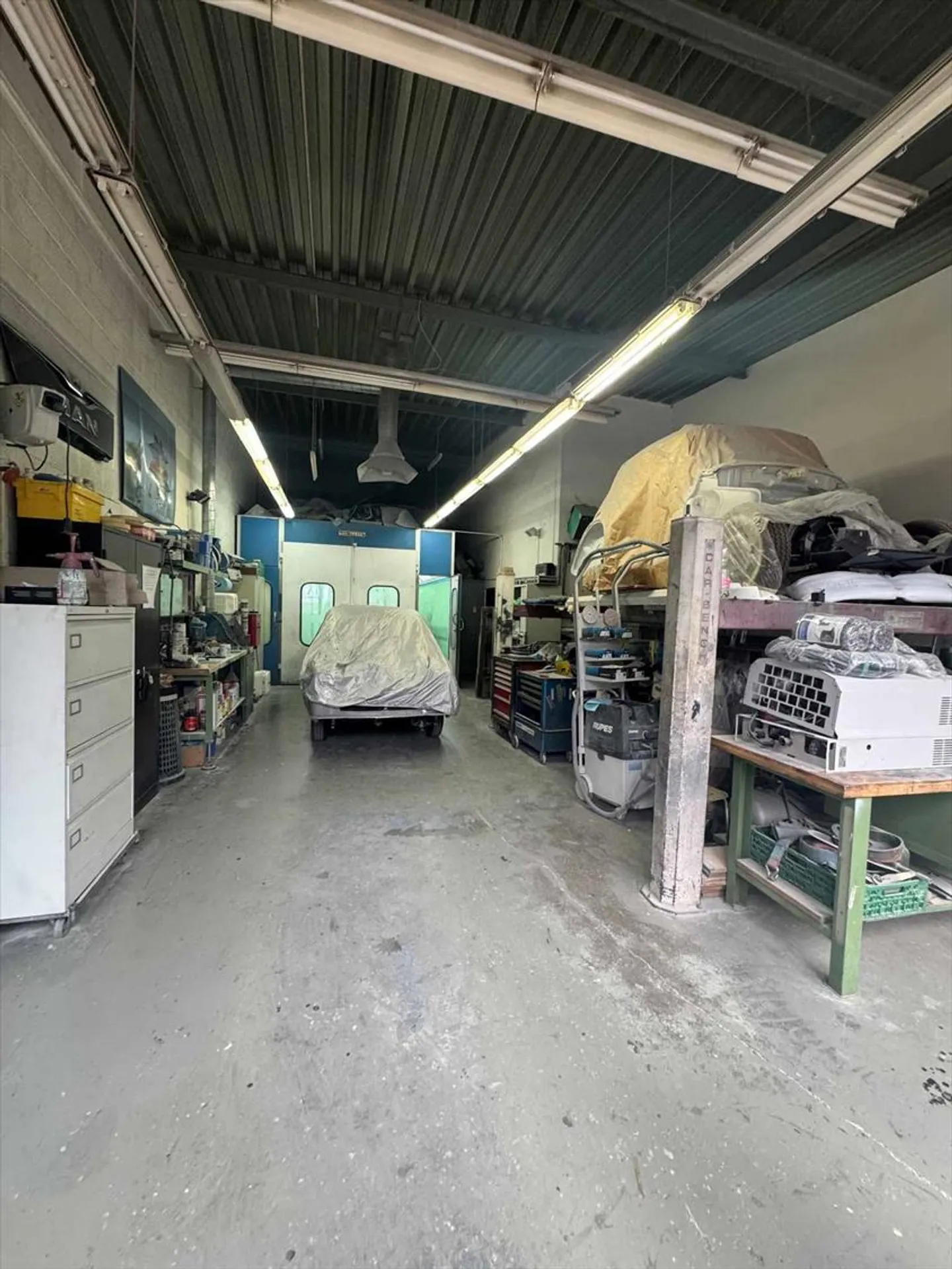 Seltene Gelegenheit in Aclens Mechanik- und Karosseriewerkstatt - Foto 4 von 5