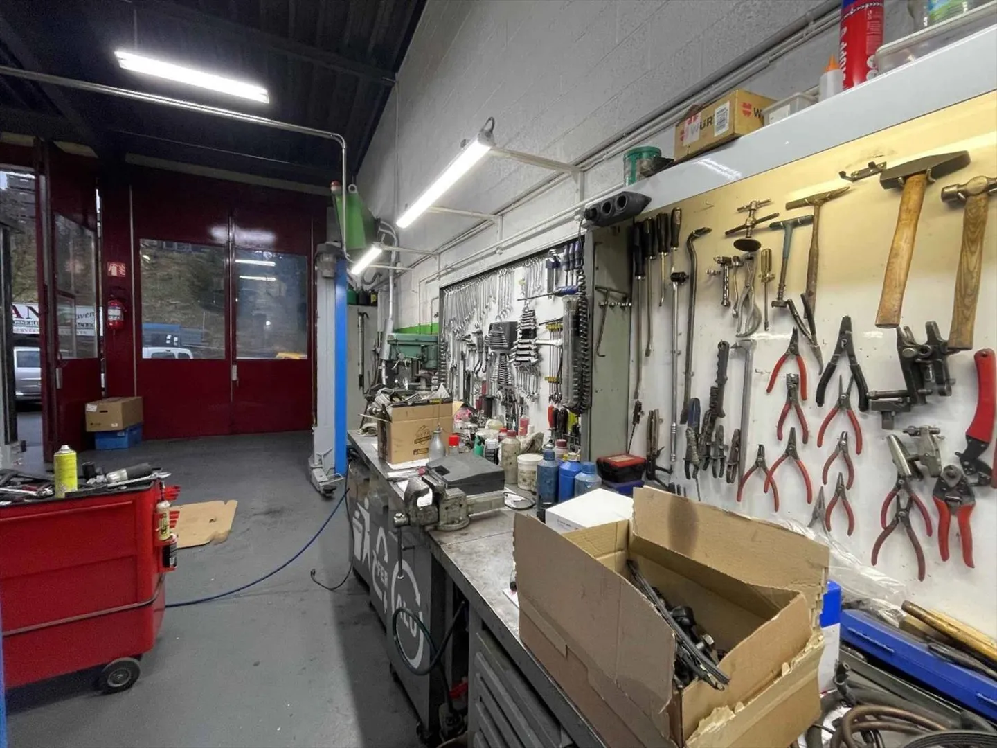 Seltene Gelegenheit in Aclens Mechanik- und Karosseriewerkstatt - Foto 3 von 5