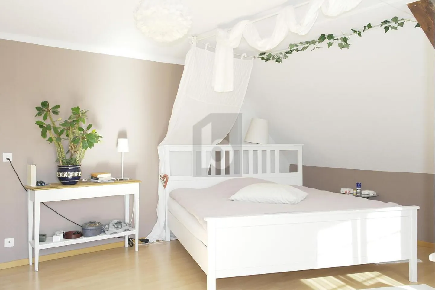 SPACIOUS, COZY WITH CHARACTER - Photo 3 of 6