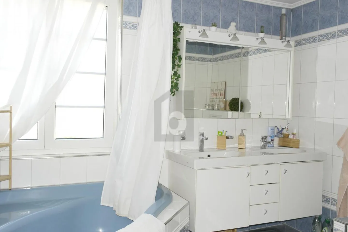 SPACIOUS, COZY WITH CHARACTER - Photo 5 of 6