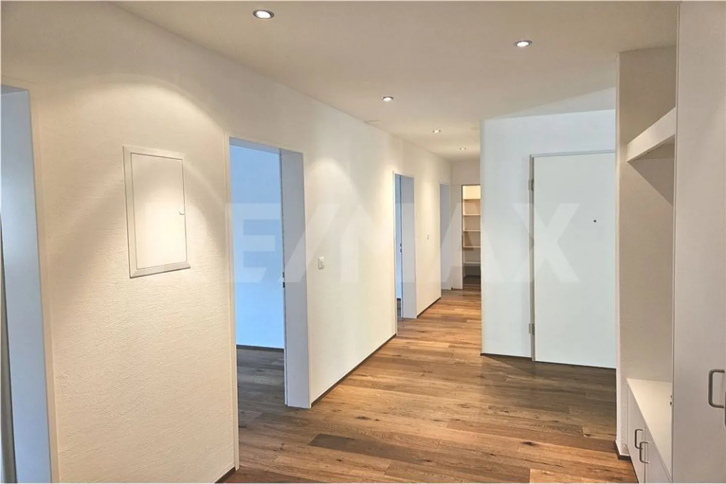 Appartamento 5½ locali incluso cantina e posto auto in garage - Spazio per tutta la famiglia - Foto 2 di 10