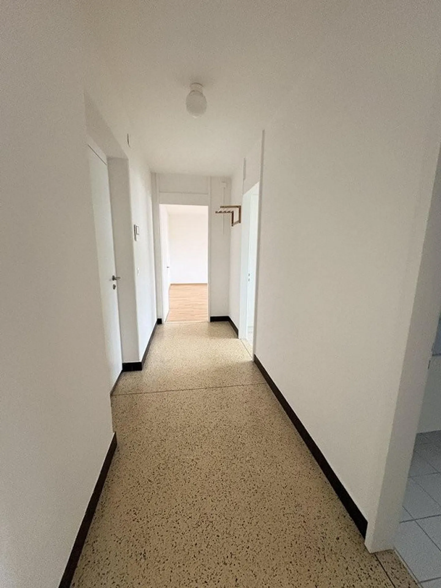 Appartamento 2,5 locali con ampio balcone a Biel/Bienne - Foto 4 di 7