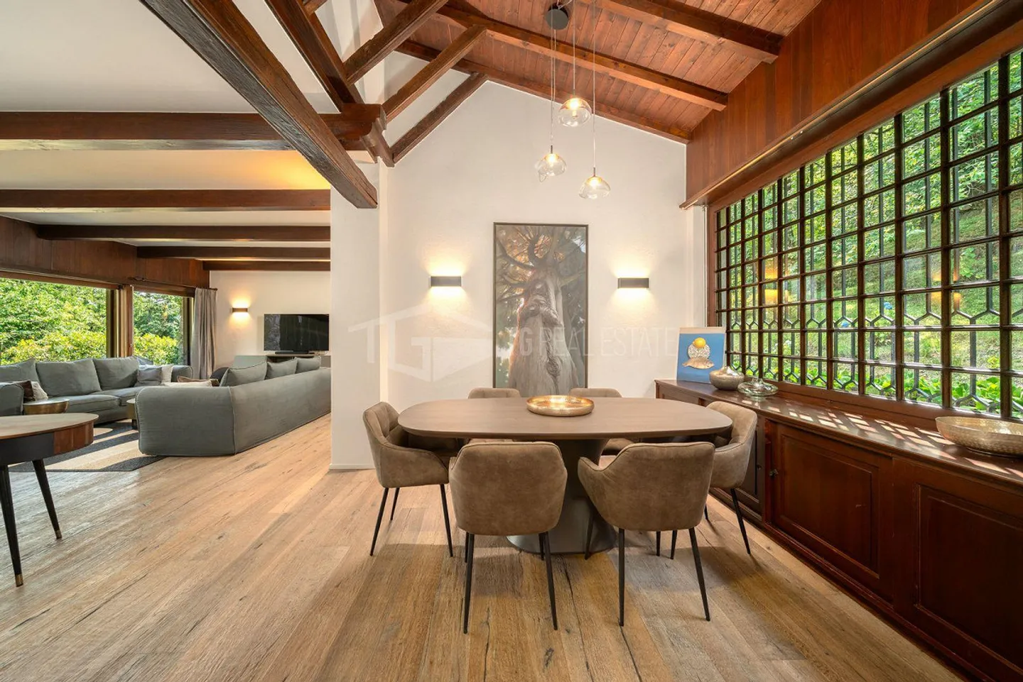 VILLA COMPLÈTEMENT RÉNOVÉE AVEC PARC, PISCINE PANORAMIQUE ET VUE SUR LE LAC - Photo 9 sur 22