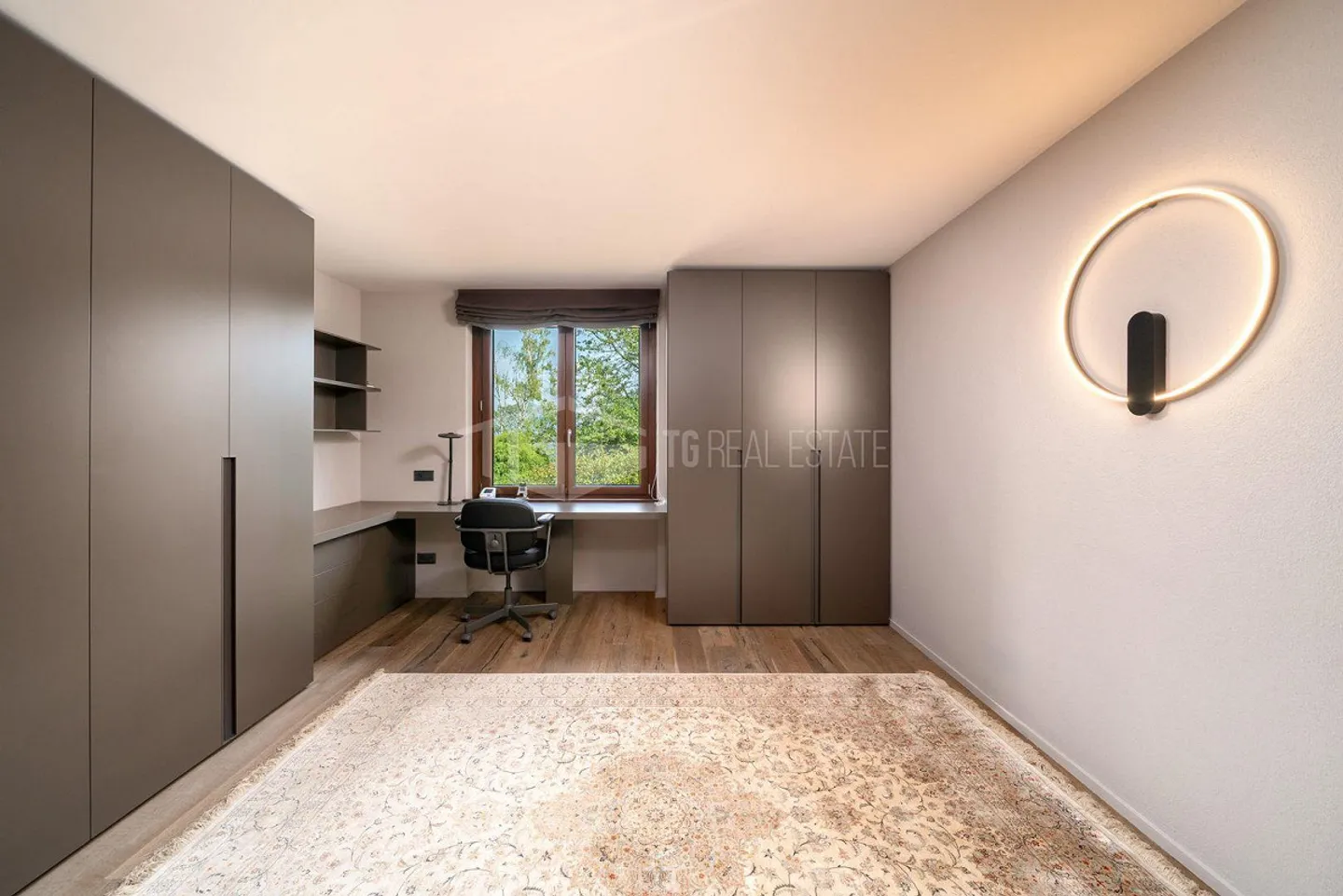 VILLA COMPLÈTEMENT RÉNOVÉE AVEC PARC, PISCINE PANORAMIQUE ET VUE SUR LE LAC - Photo 10 sur 22