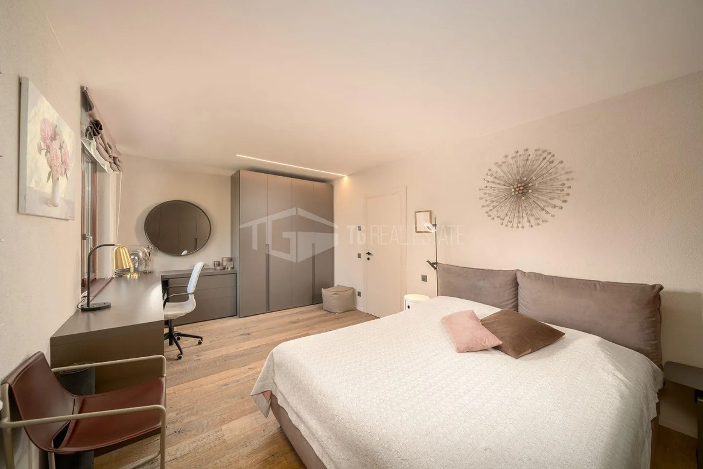 VILLA COMPLÈTEMENT RÉNOVÉE AVEC PARC, PISCINE PANORAMIQUE ET VUE SUR LE LAC - Photo 13 sur 22