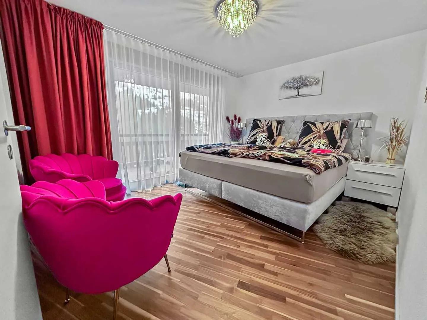 Modern Apartment with Stunning Views - Photo 6 of 12