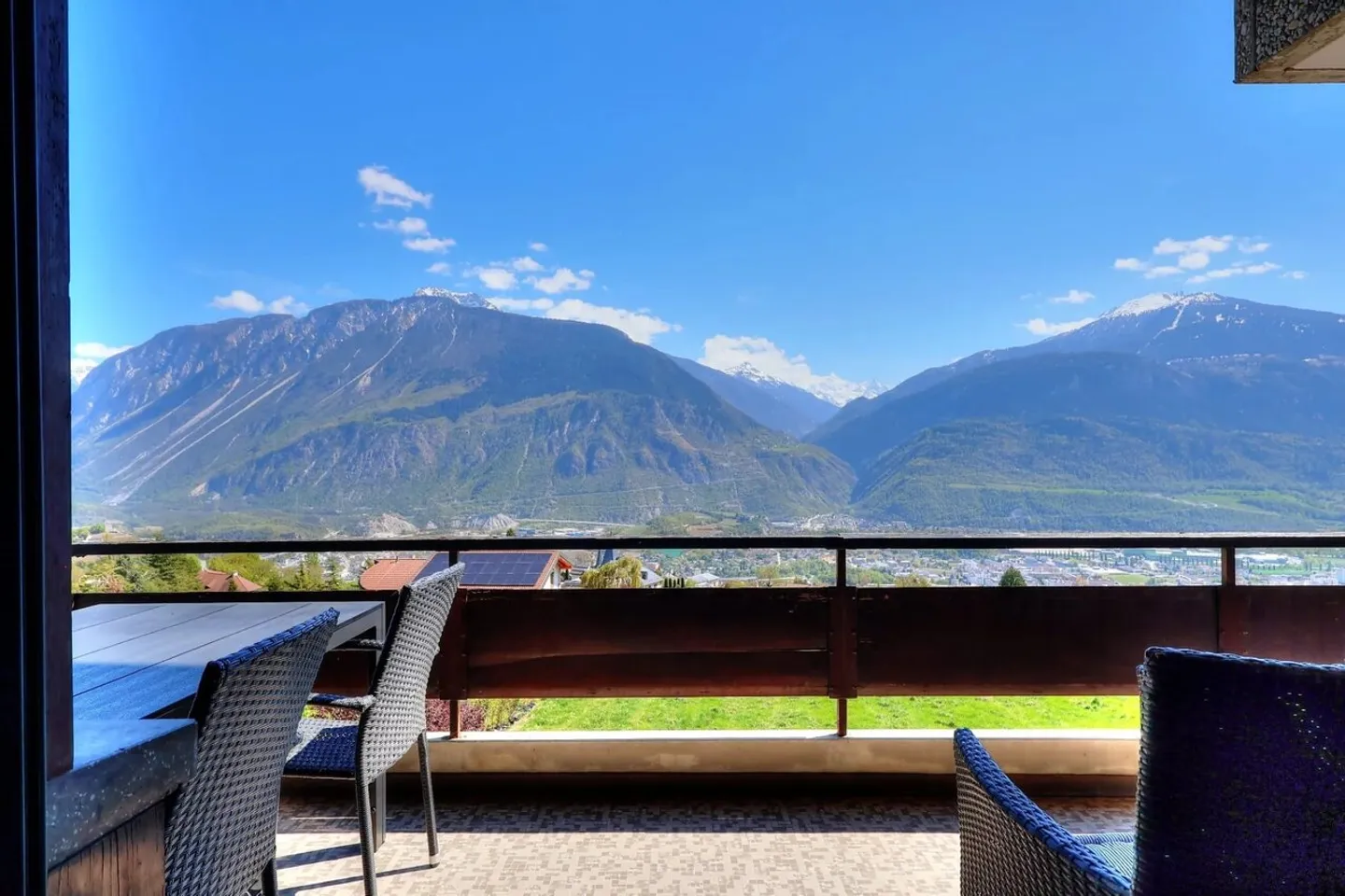 Spacious 4.5-room family apartment with panoramic views - Photo 3 of 10