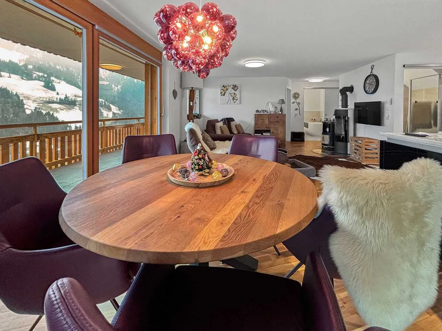 Modern Apartment with Stunning Views - Photo 2 of 12