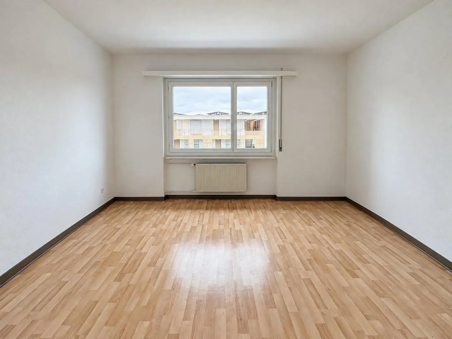 Appartamento 2,5 locali con balcone e buona connessione ai mezzi pubblici a Bienne - Foto 4 di 9