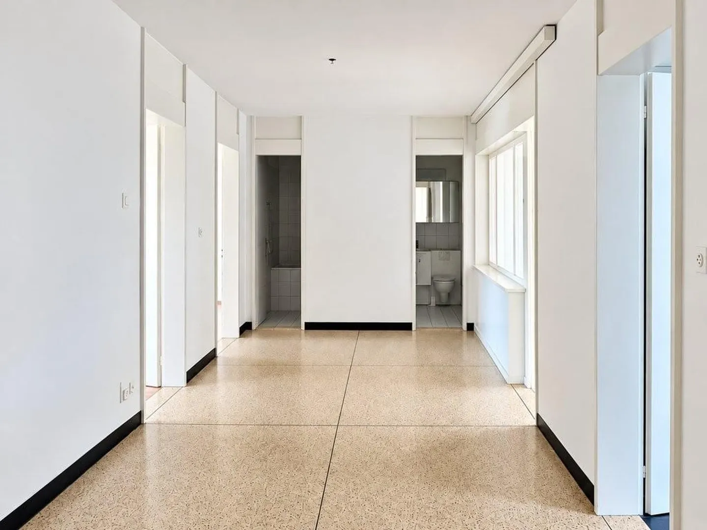 Appartamento 2,5 locali con balcone e buona connessione ai mezzi pubblici a Bienne - Foto 5 di 9