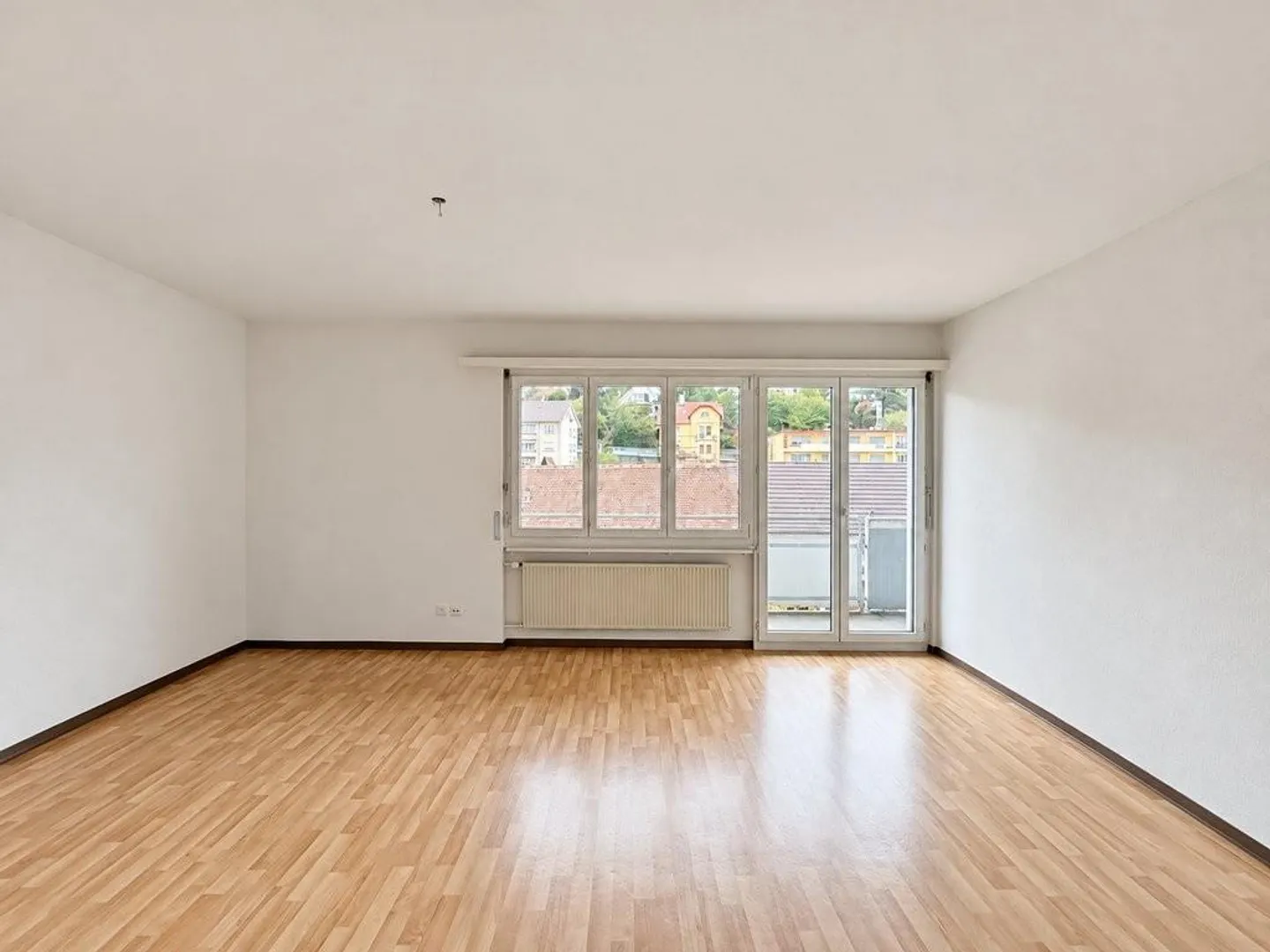 Appartamento 2,5 locali con balcone e buona connessione ai mezzi pubblici a Bienne - Foto 2 di 9