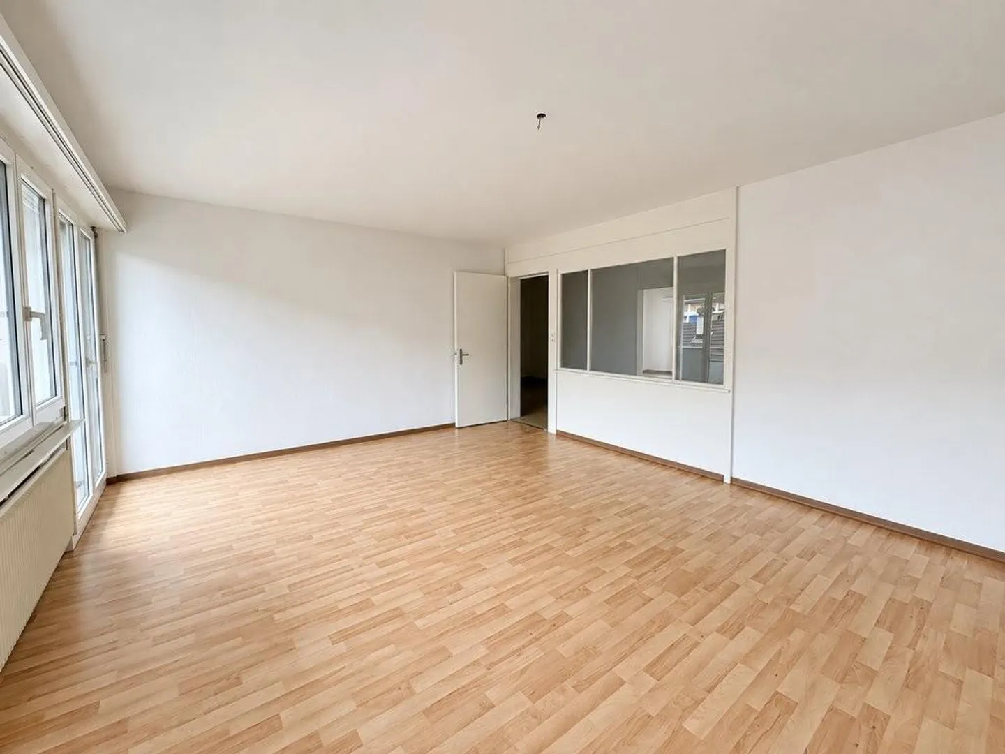 Appartamento 2,5 locali con balcone e buona connessione ai mezzi pubblici a Bienne - Foto 3 di 9