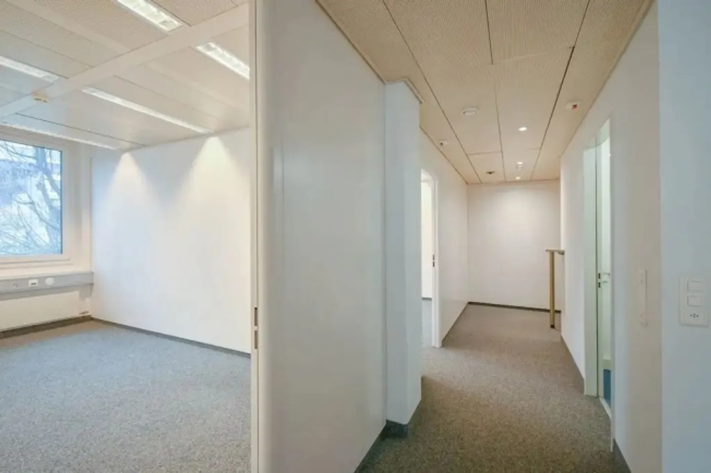 «70 m2 - 1'100 m2 - Büroräumlichkeiten im Industriegebiet Täfern» - Foto 9 von 11