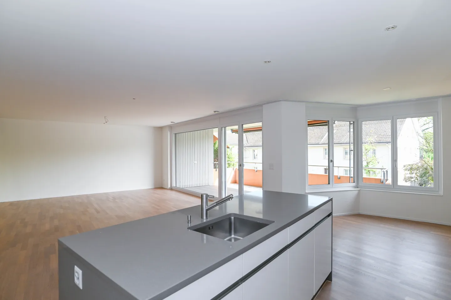 MODERNO/ALTA QUALITÀ DELL'INTERNO/LOCATION TRANQUILLA E BUONA/PIANO APERTO - Foto 3 di 15
