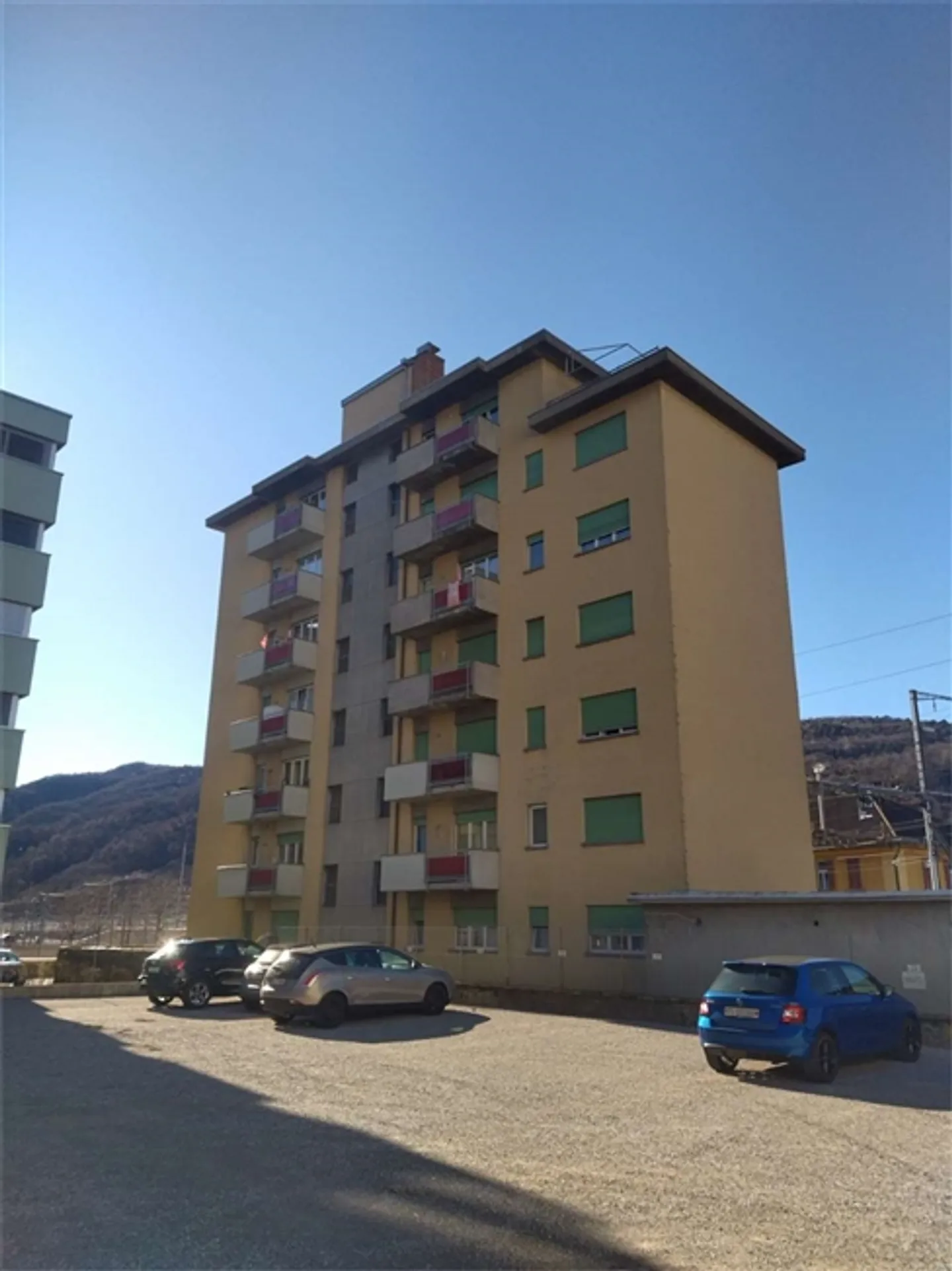 Grand bâtiment avec un revenu annuel de 5 % - Photo 3 sur 9