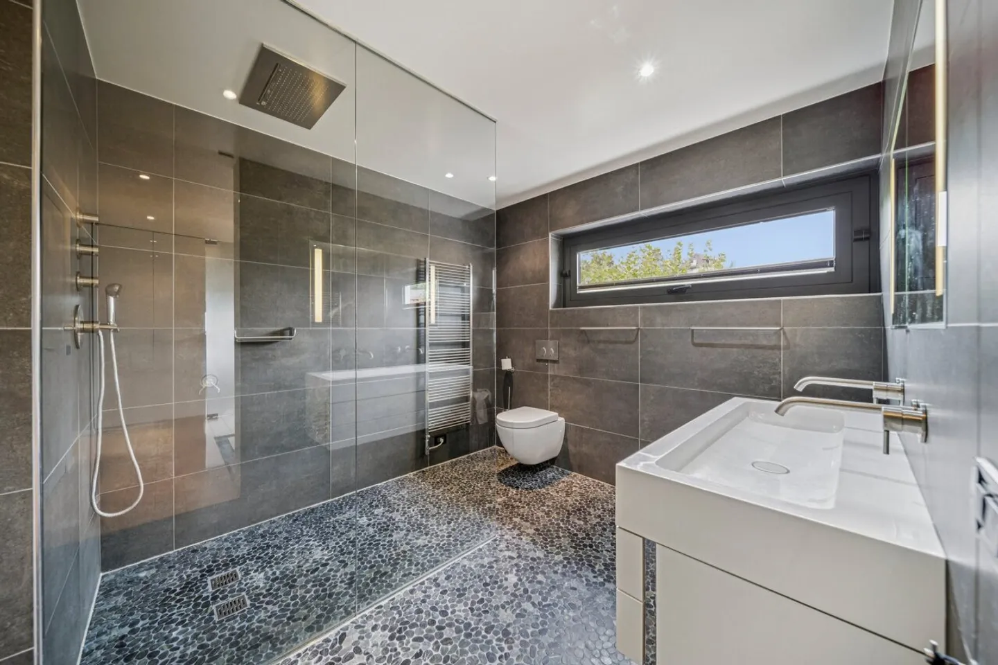 Superb semi-detached villa fully renovated - Photo 8 of 12