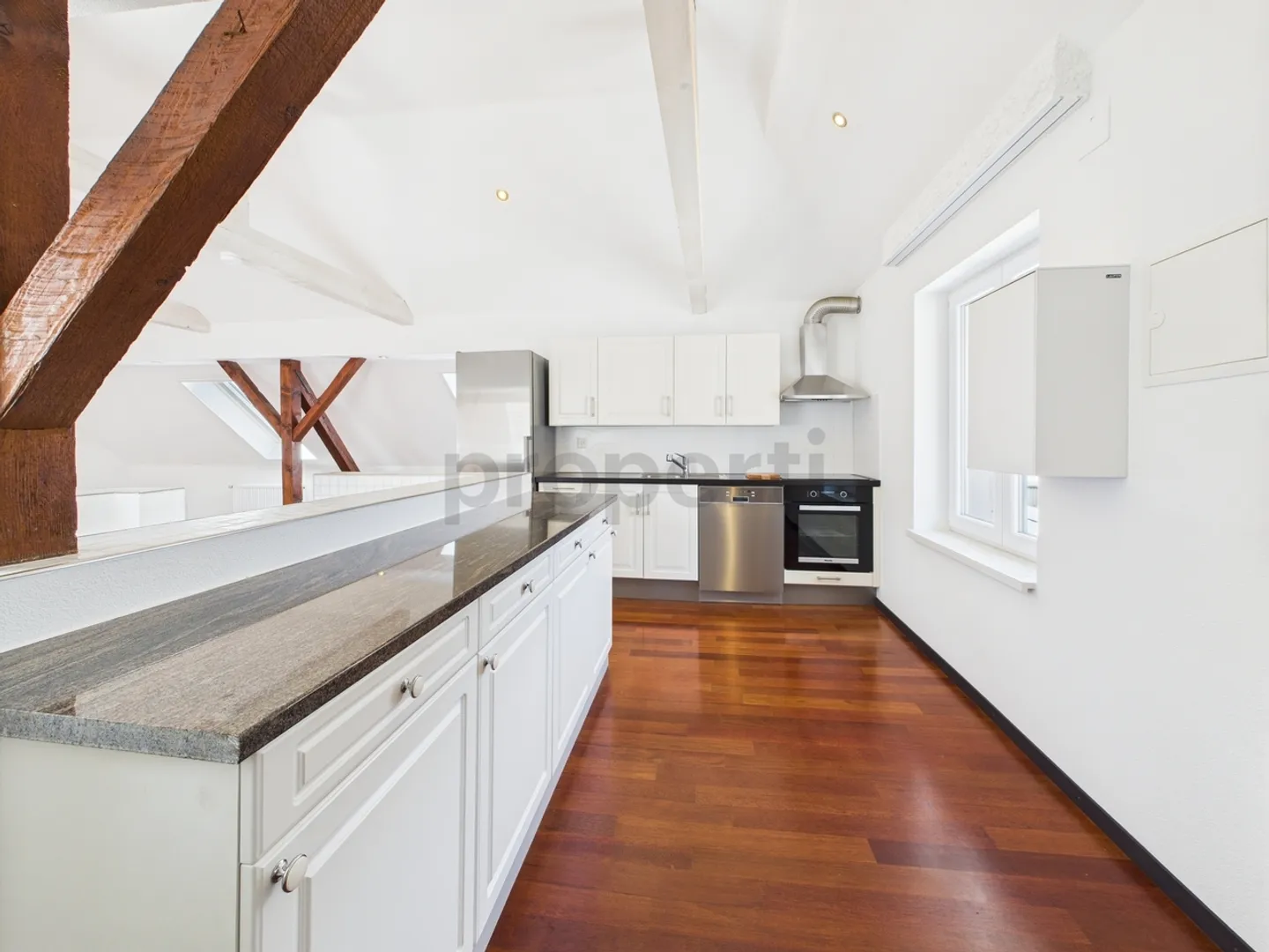 Casa storica con comfort moderno – Casa affascinante in posizione centrale a Sumiswald-Grünen - Foto 2 di 10