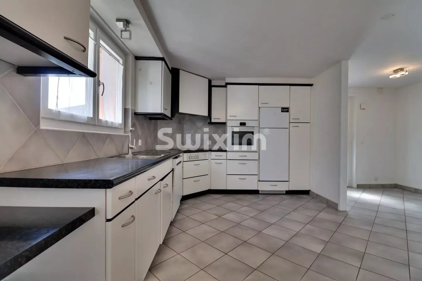 Family Villa with Rental Income - Photo 4 of 9