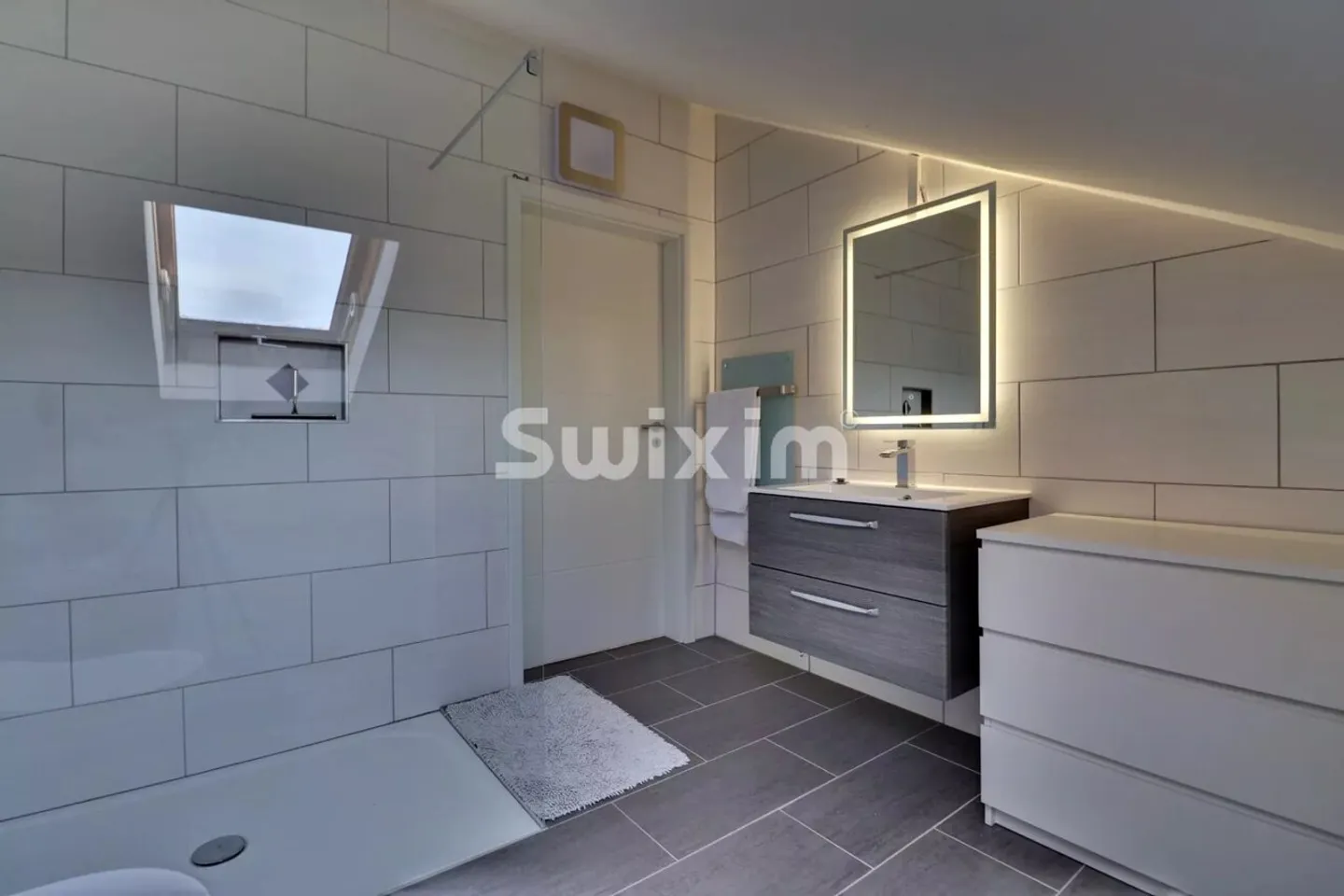 Family Villa with Rental Income - Photo 7 of 9