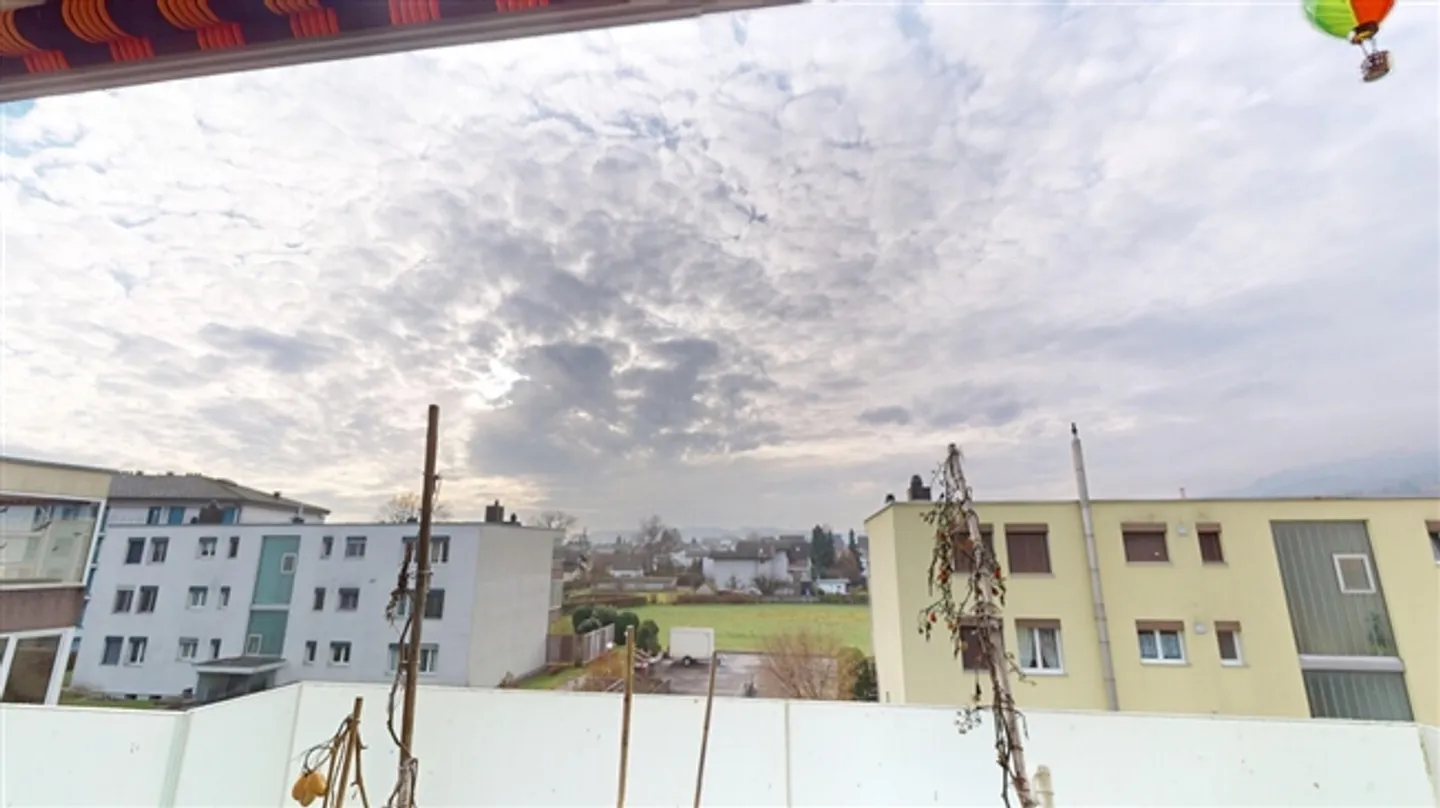 4.5 stanze, ultimo piano in una posizione tranquilla - Foto 4 di 13