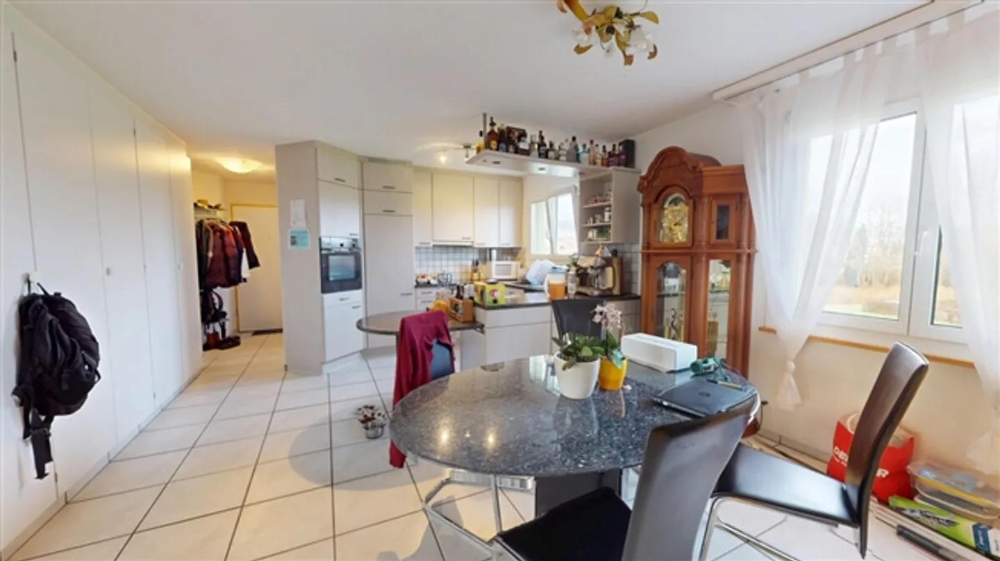 4.5 stanze, ultimo piano in una posizione tranquilla - Foto 7 di 13