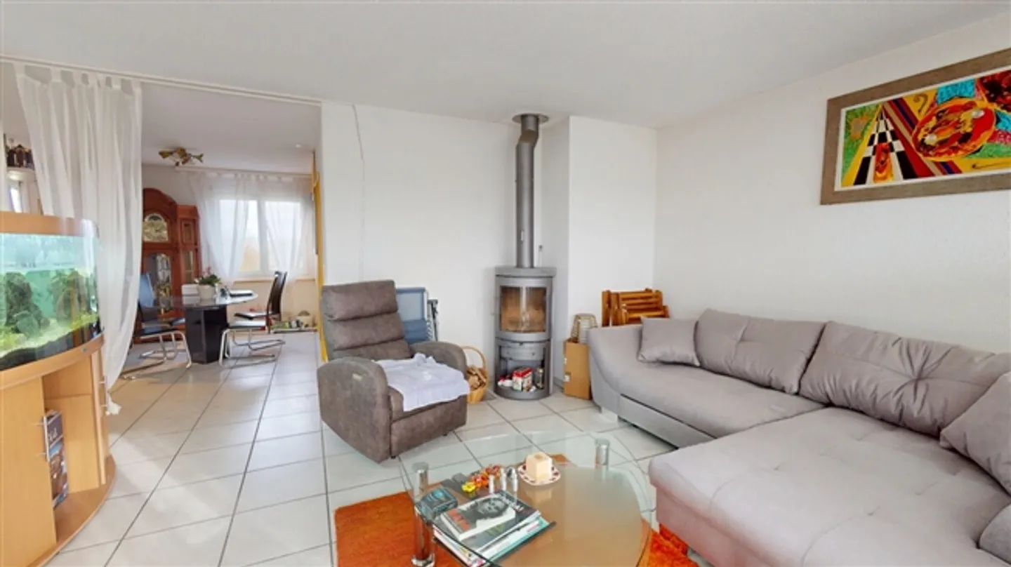 4.5 stanze, ultimo piano in una posizione tranquilla - Foto 9 di 13