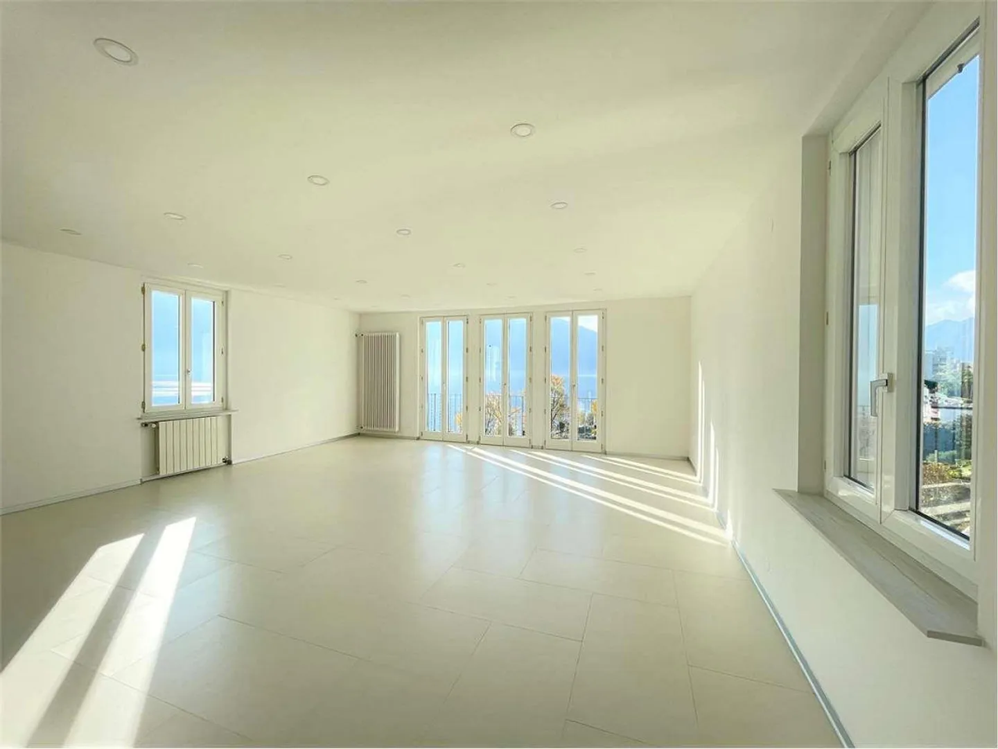 Einkommensgenerierendes Gebäude mit Seeblick, ideale Investition in Minusio - Foto 1 von 13