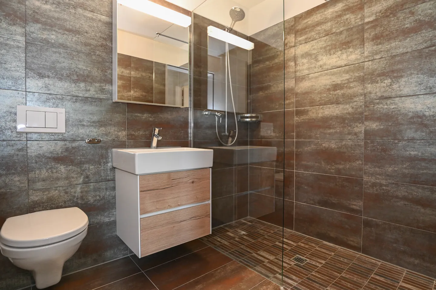 MODERNO/ALTA QUALITÀ DELL'INTERNO/LOCATION TRANQUILLA E BUONA/PIANO APERTO - Foto 14 di 15
