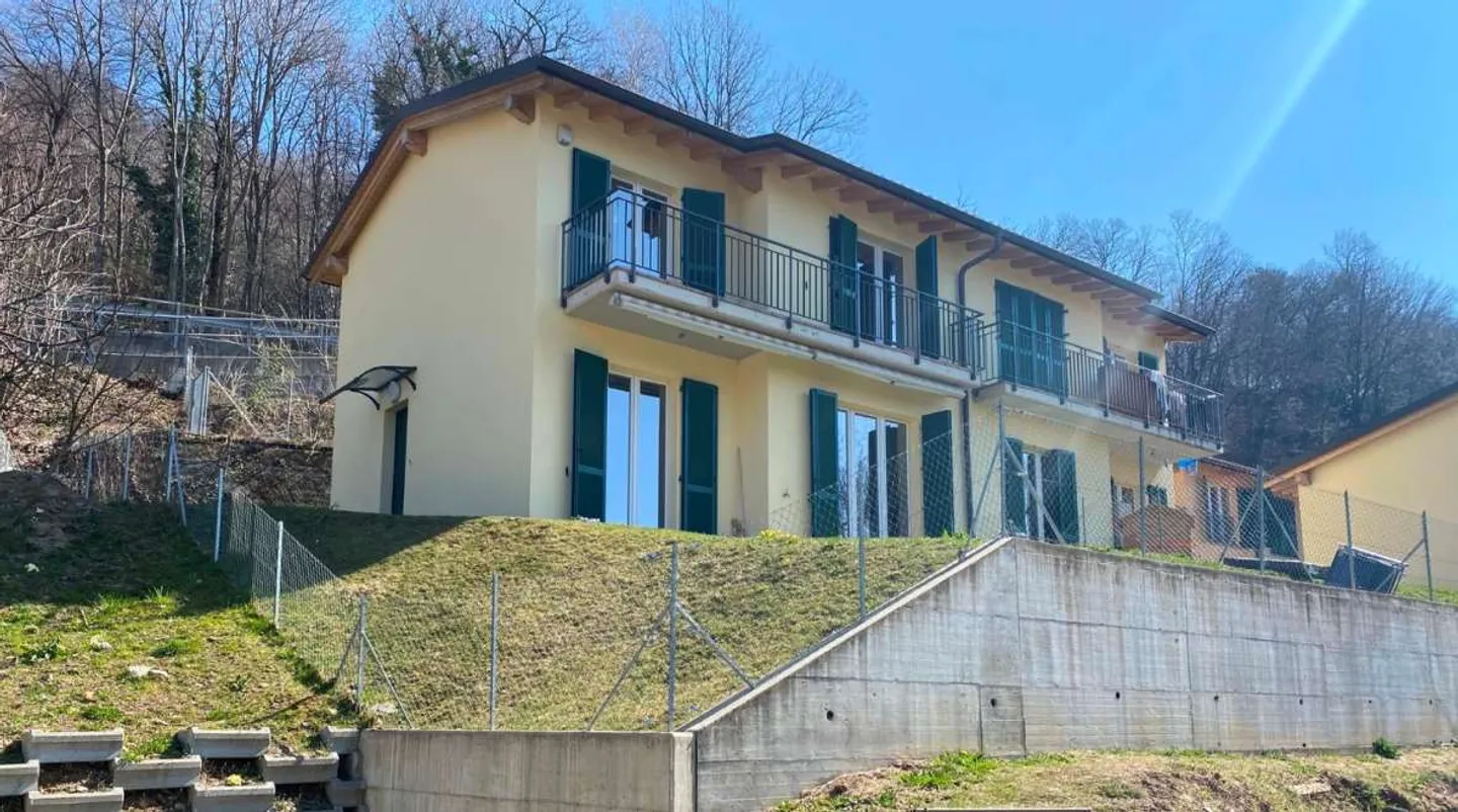 Part of a semi-detached house for sale, 4.5 rooms - Photo 1 of 11