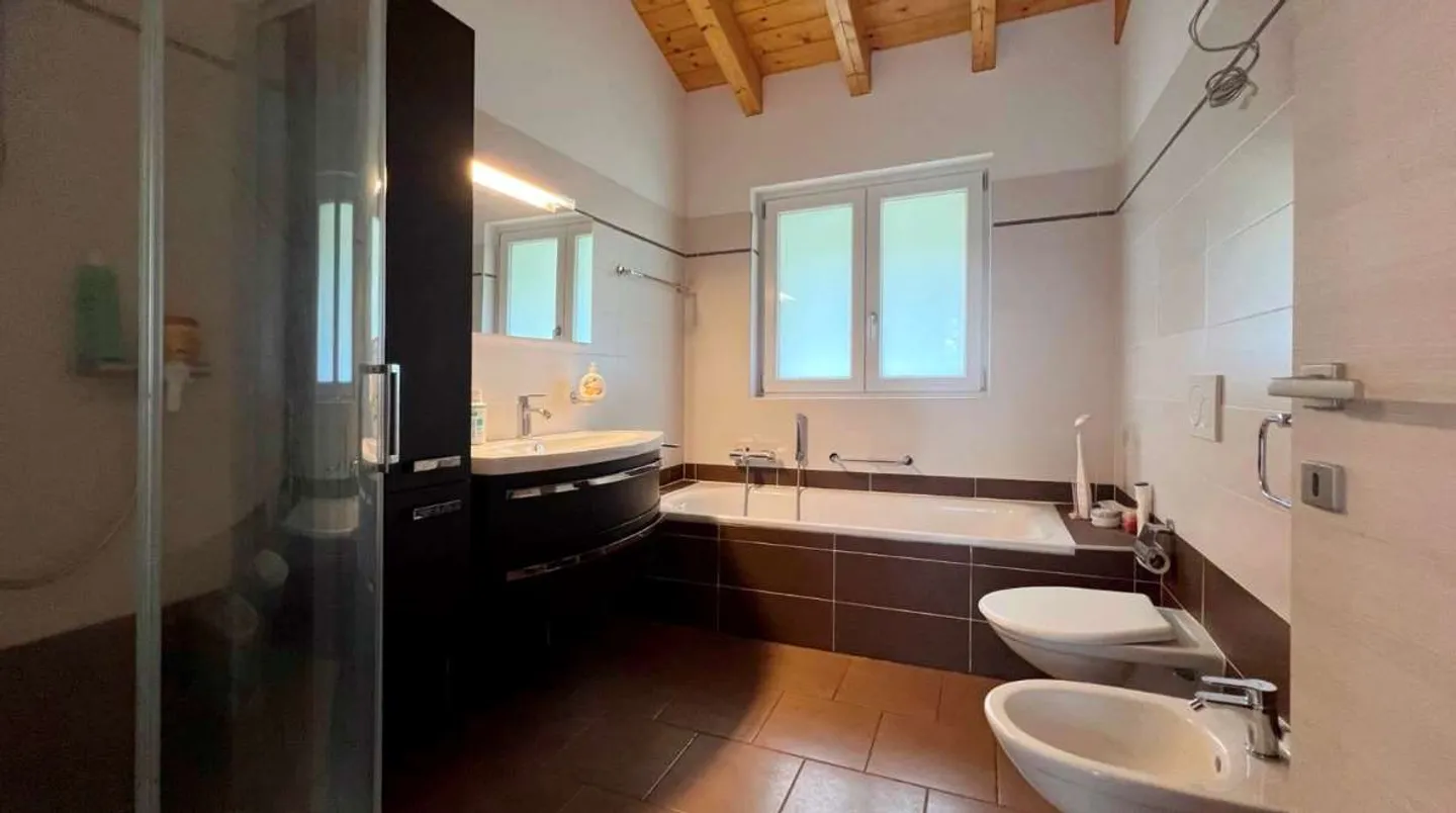 Part of a semi-detached house for sale, 4.5 rooms - Photo 7 of 11