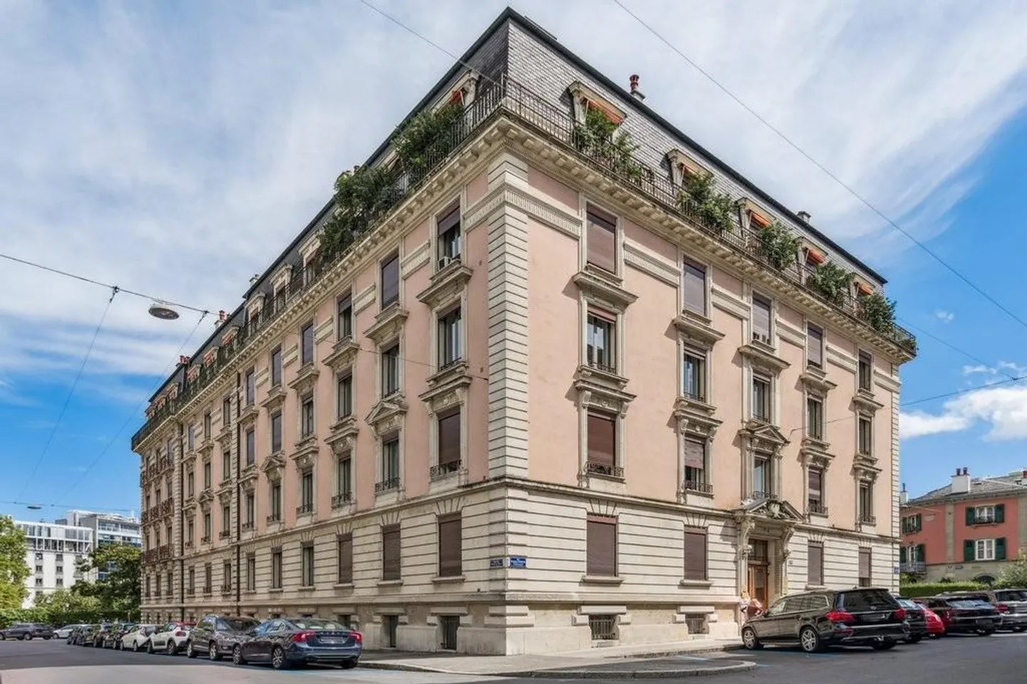 Splendid 8-room apartment near the Russian church - Photo 1 of 10