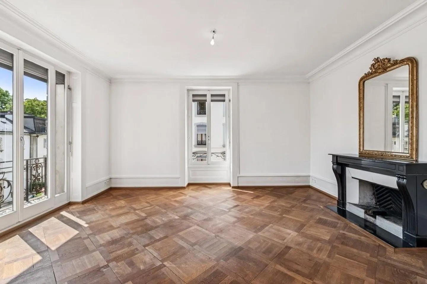 Splendid 8-room apartment near the Russian church - Photo 3 of 10