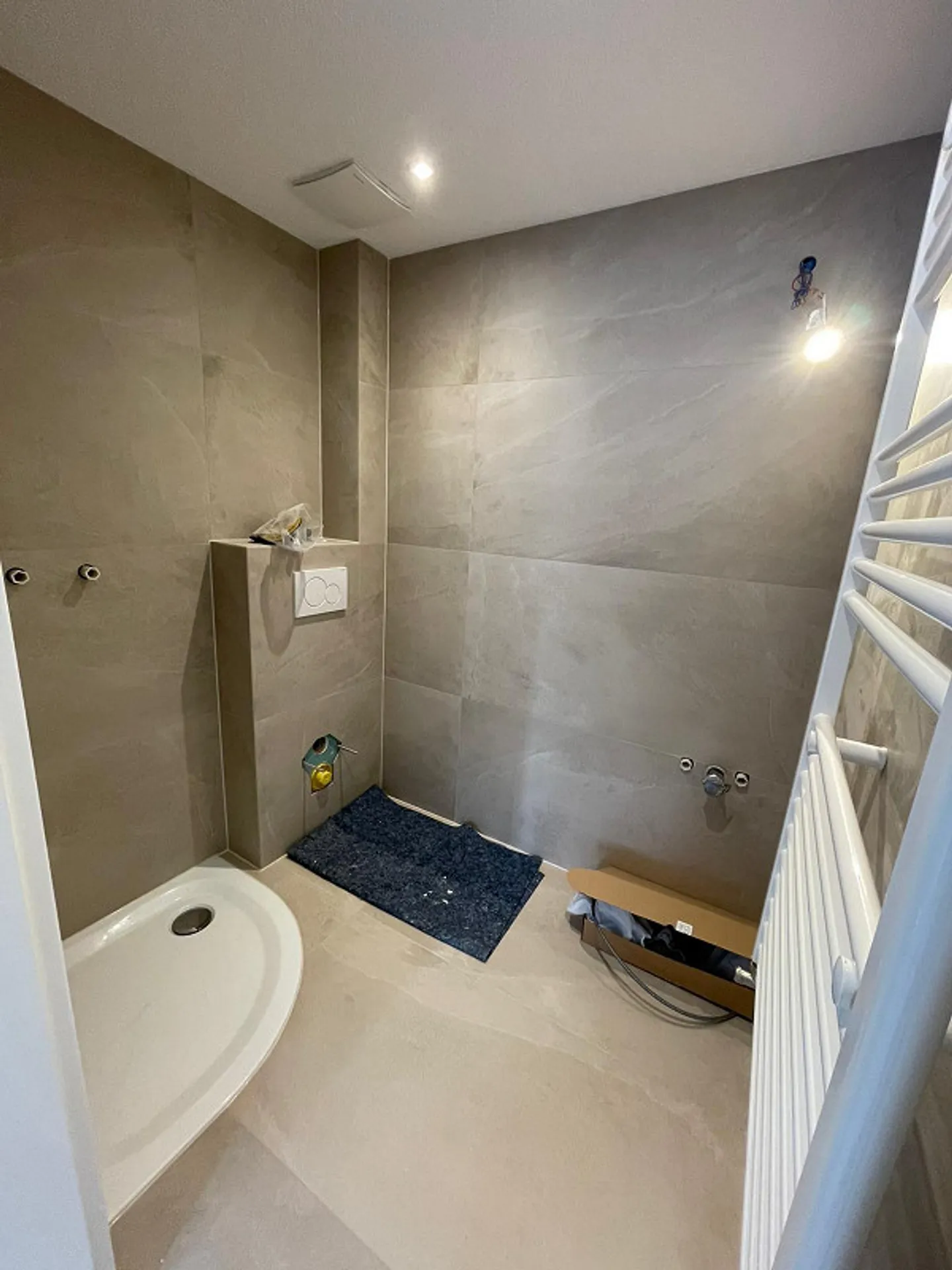 Appartement rénové de 2,5 pièces au centre du village - Photo 4 sur 5