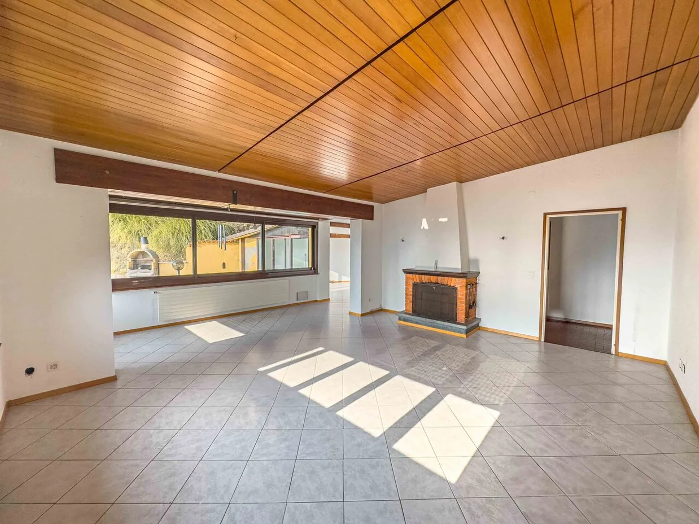 Großes Einfamilienhaus im Grünen in Aranno - Foto 1 von 12