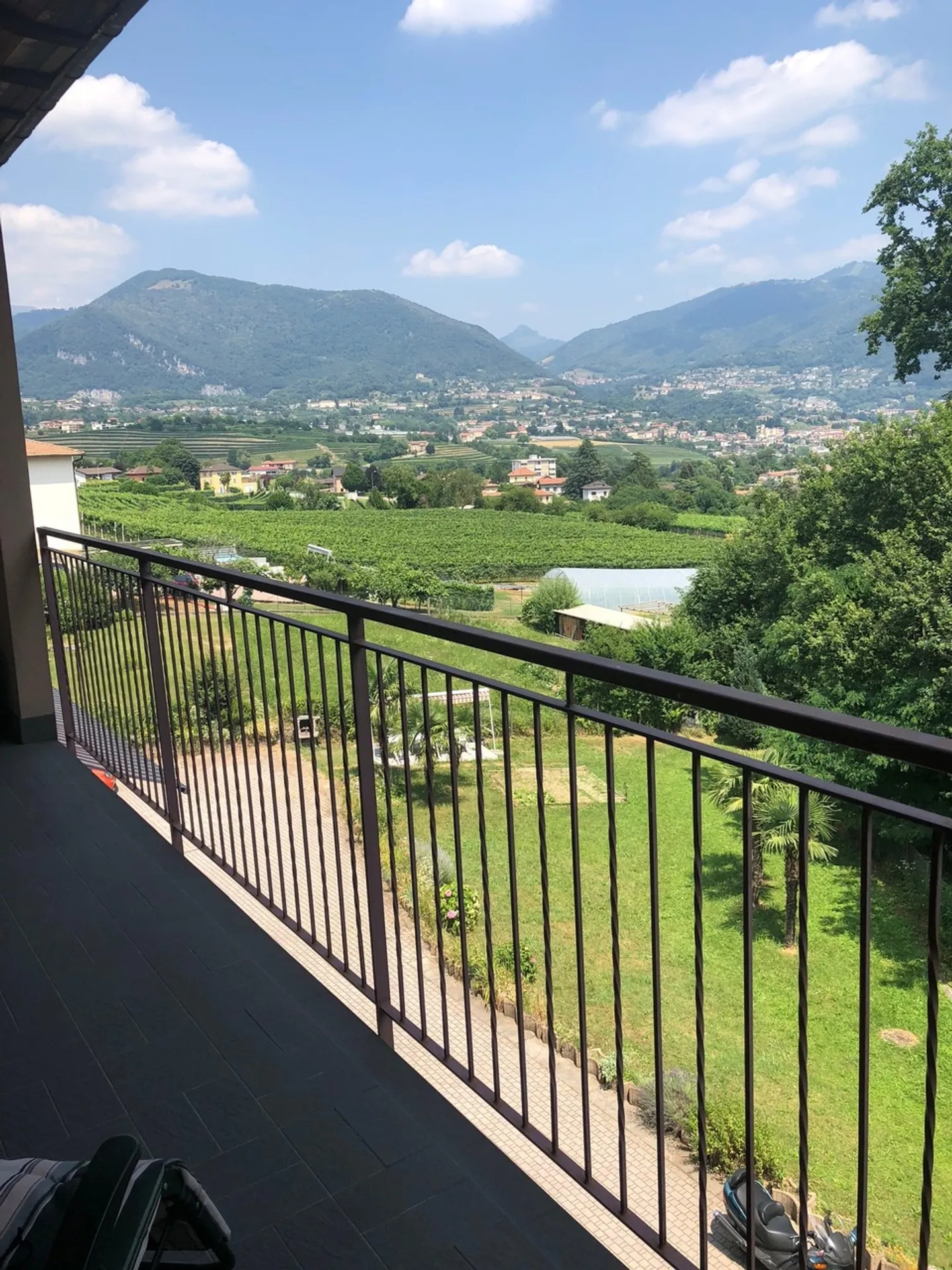 Spacious Duplex Apartment - Photo 5 of 9