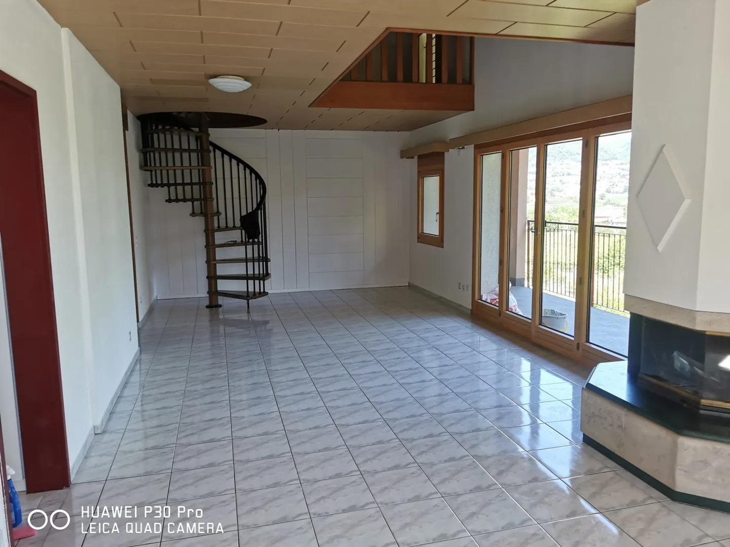 Spacious Duplex Apartment - Photo 3 of 9