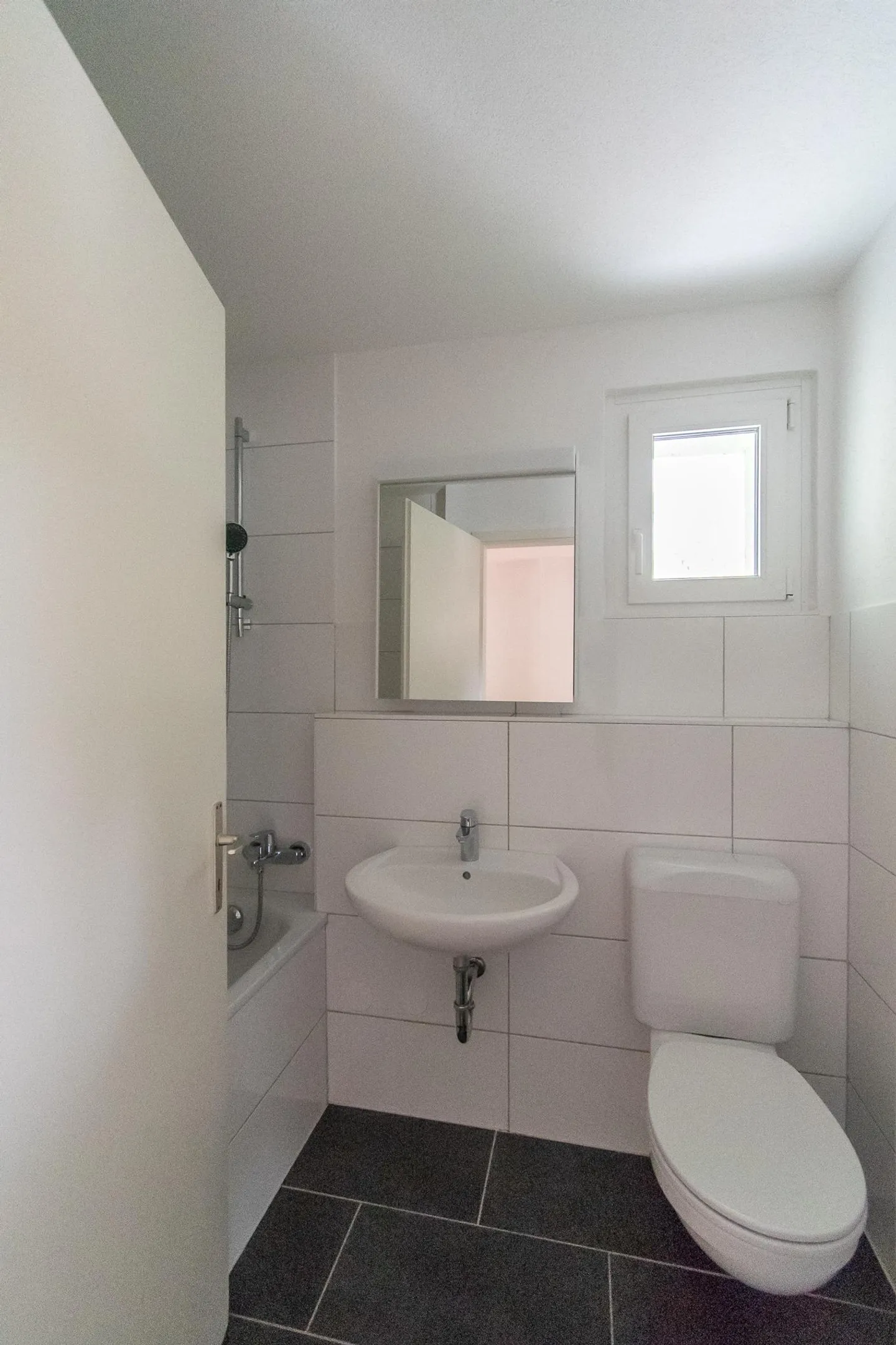 Renoviert und helles 3.5-Zimmer-Wohnung mit Balkon - Foto 7 von 12