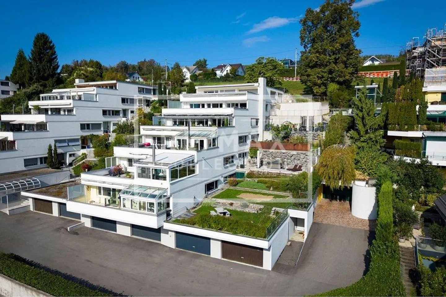 Appartement terrasse exclusif de 6,5 pièces avec vue imprenable et 5 places de garage ! - Photo 3 sur 13