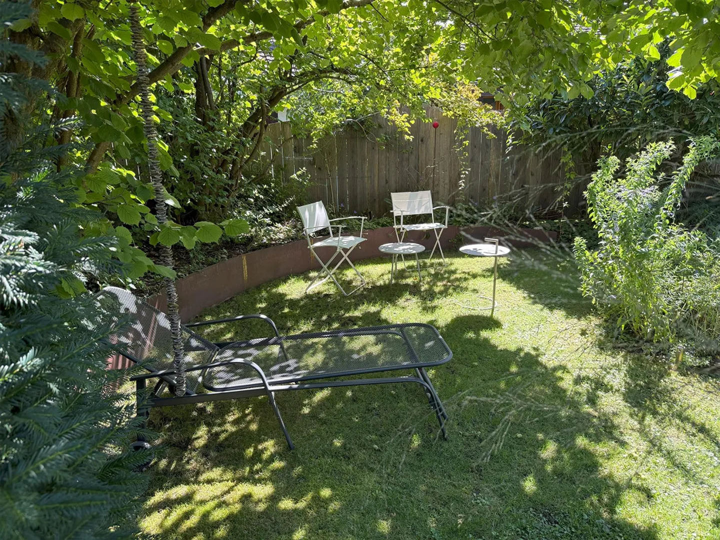 Ampia casa unifamiliare indipendente con meraviglioso giardino - Foto 15 di 17