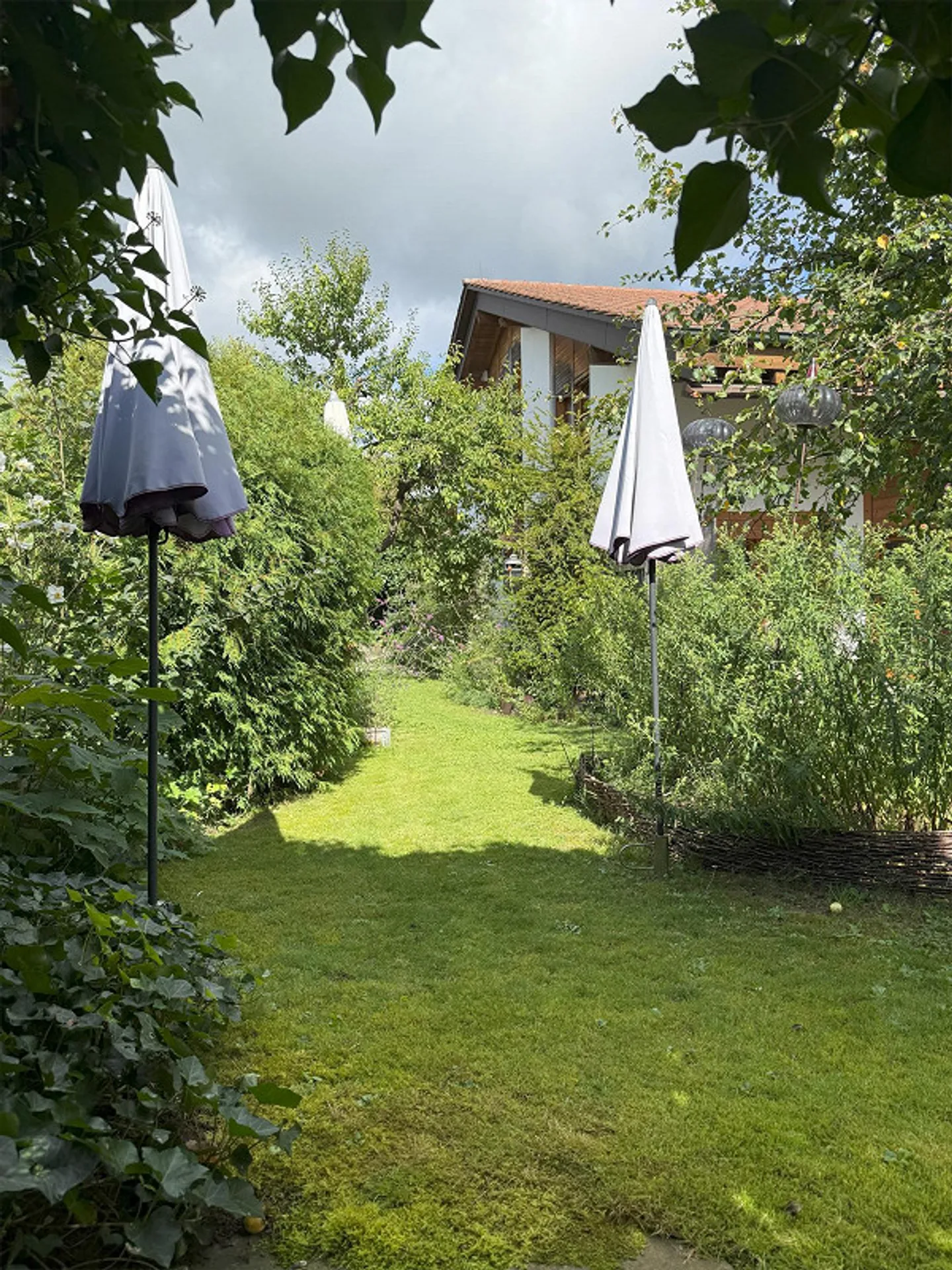 Ampia casa unifamiliare indipendente con meraviglioso giardino - Foto 16 di 17