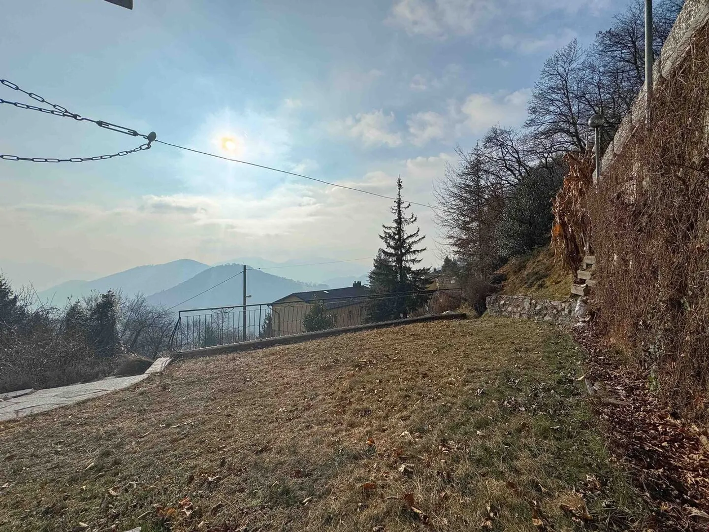 Großes Einfamilienhaus im Grünen in Aranno - Foto 9 von 12