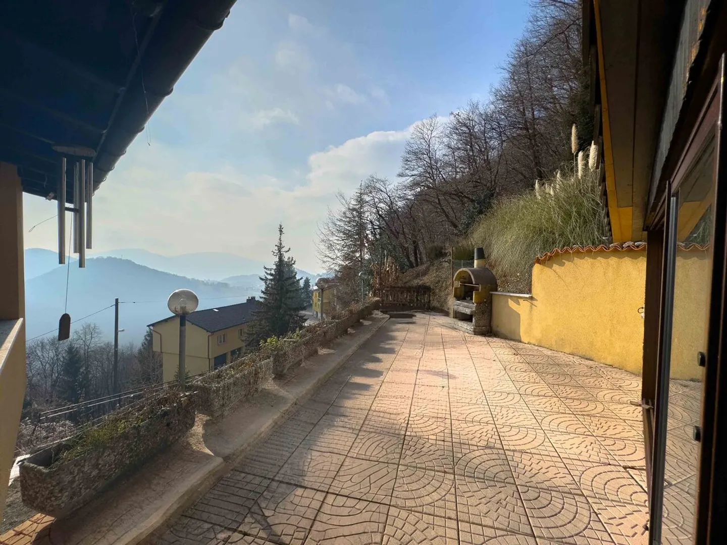 Großes Einfamilienhaus im Grünen in Aranno - Foto 10 von 12