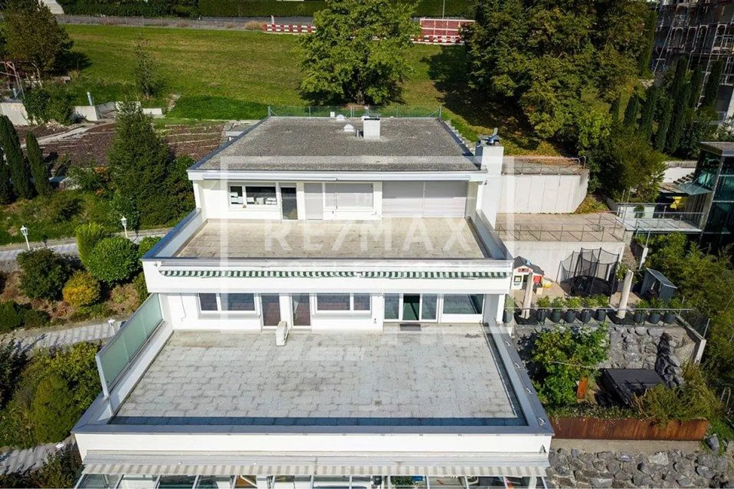 Appartement terrasse exclusif de 6,5 pièces avec vue imprenable et 5 places de garage ! - Photo 12 sur 13