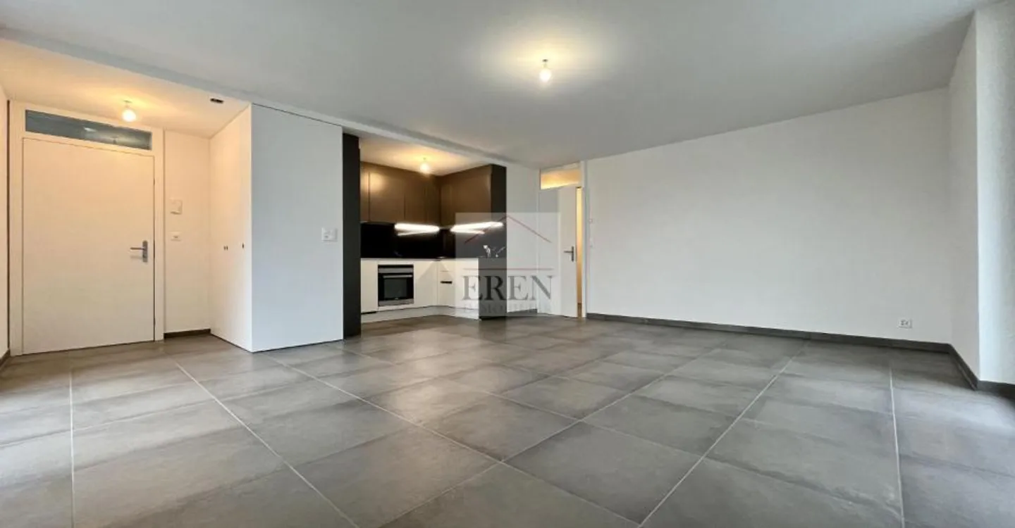 Spacious 2.5-room penthouse of 90m2 and large terrace of 29m2 in the center of Fully - Photo 1 of 13