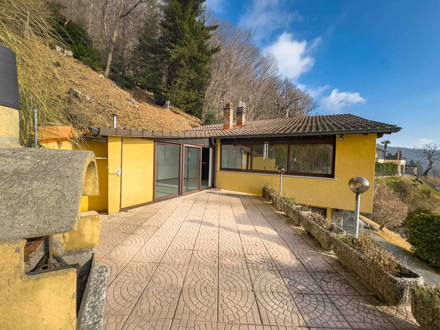 Großes Einfamilienhaus im Grünen in Aranno - Foto 11 von 12