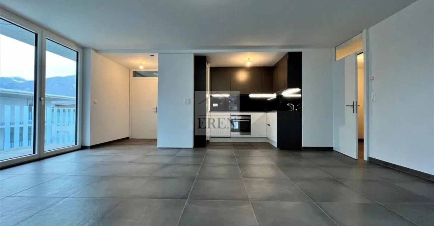 Spacious 2.5-room penthouse of 90m2 and large terrace of 29m2 in the center of Fully - Photo 2 of 13