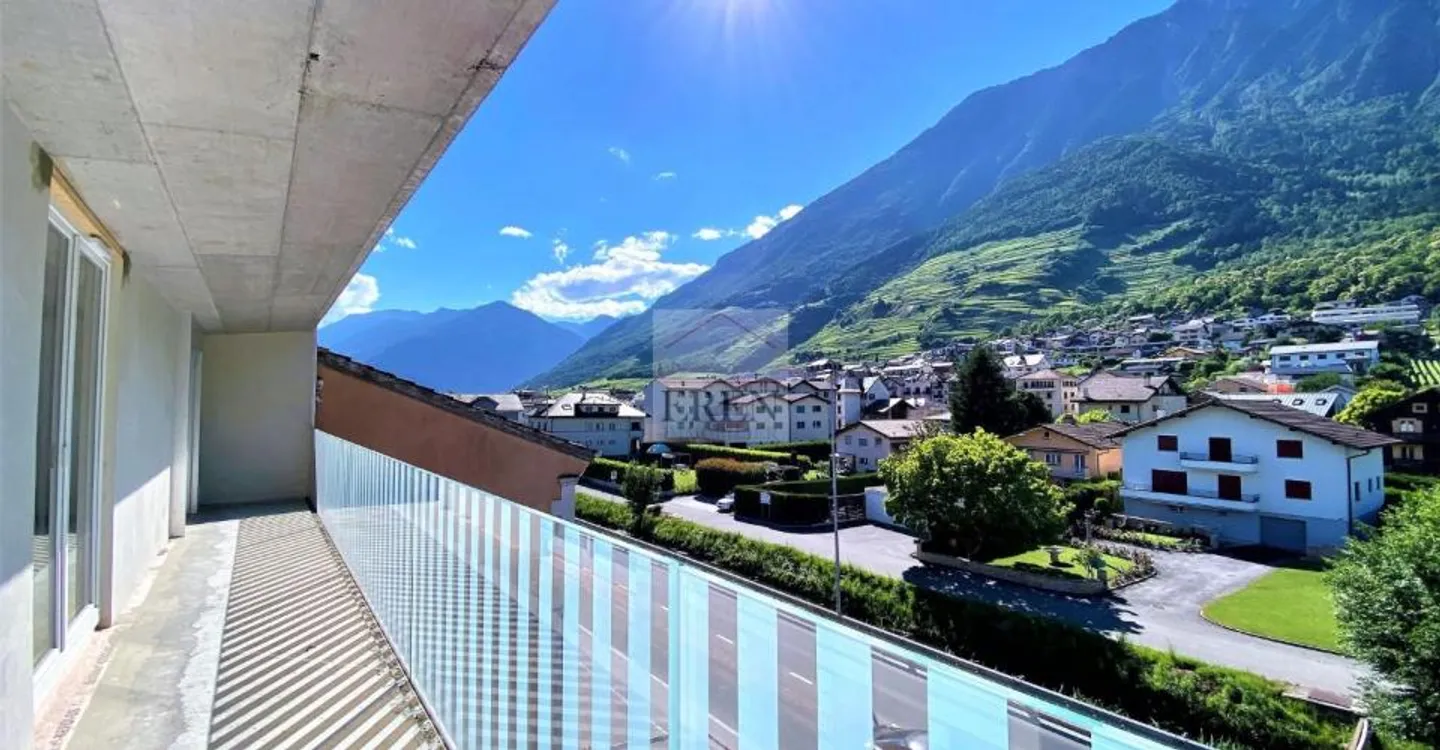Spacious 2.5-room penthouse of 90m2 and large terrace of 29m2 in the center of Fully - Photo 3 of 13