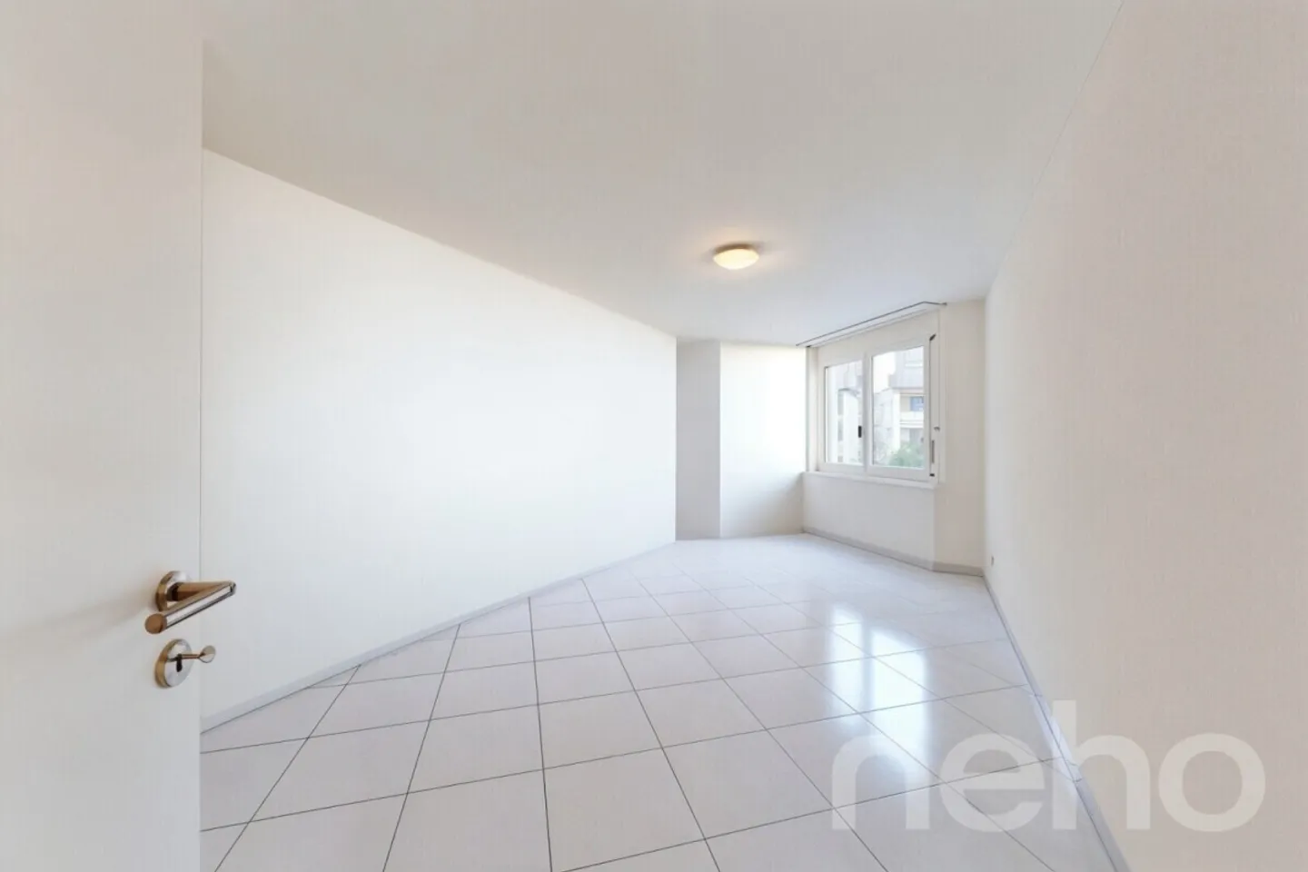 Luminoso appartamento di 3,5 locali con balcone e bella vista - Foto 7 di 13
