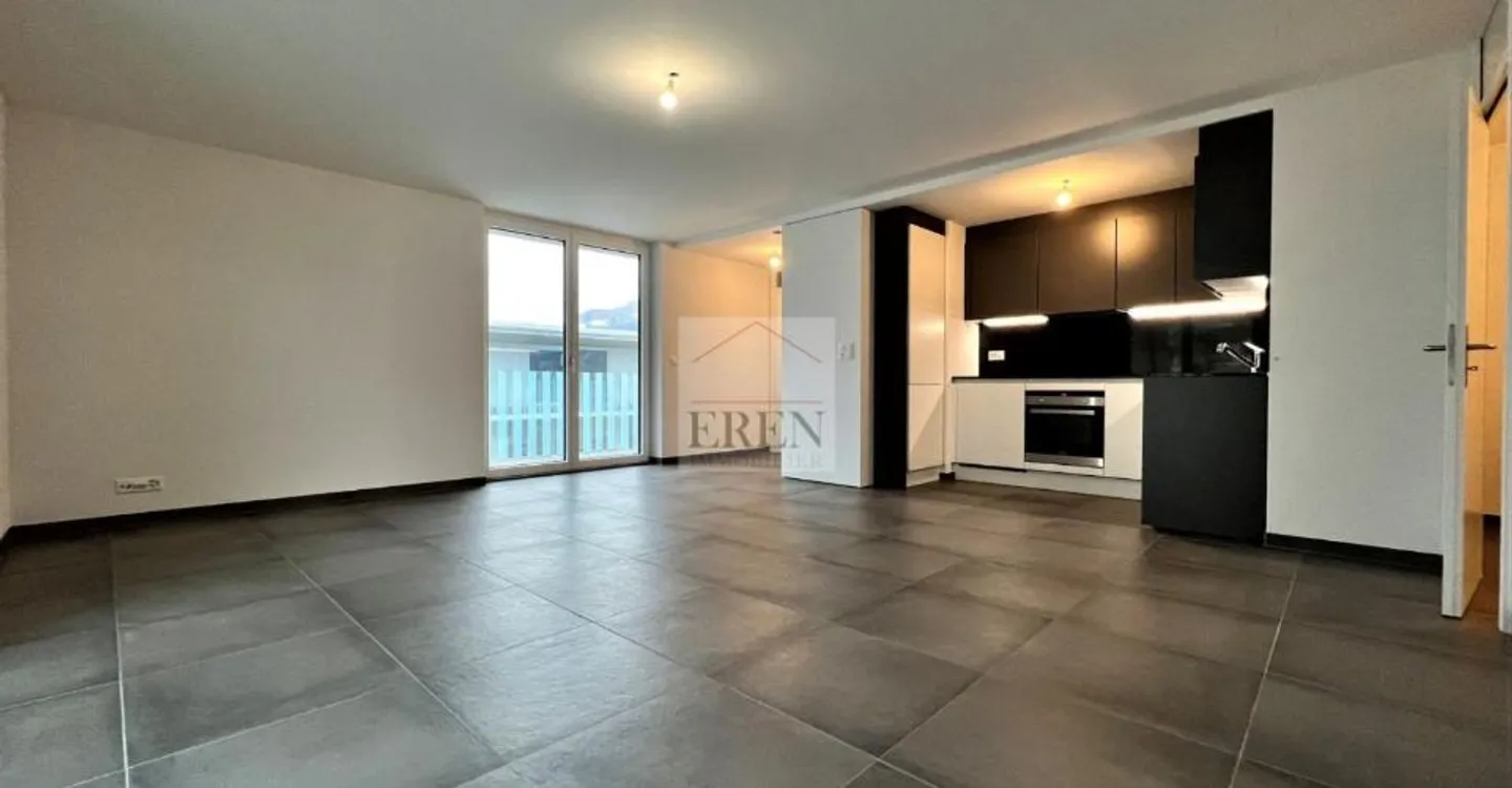 Spacious 2.5-room penthouse of 90m2 and large terrace of 29m2 in the center of Fully - Photo 6 of 13